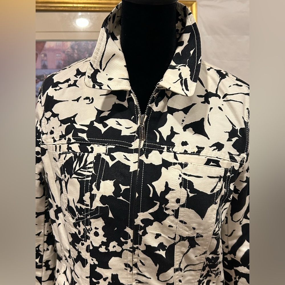 Rare Jones NY Jean Jacket, floral print 4 pockets with collar. NWOT Amazing!! - Picture 1 of 12